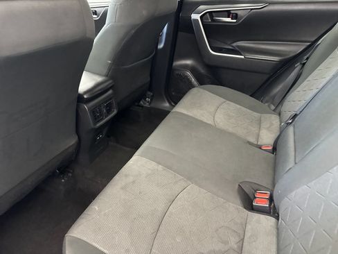 Used 2022 Toyota RAV4 XLE AWD/4WD image 11