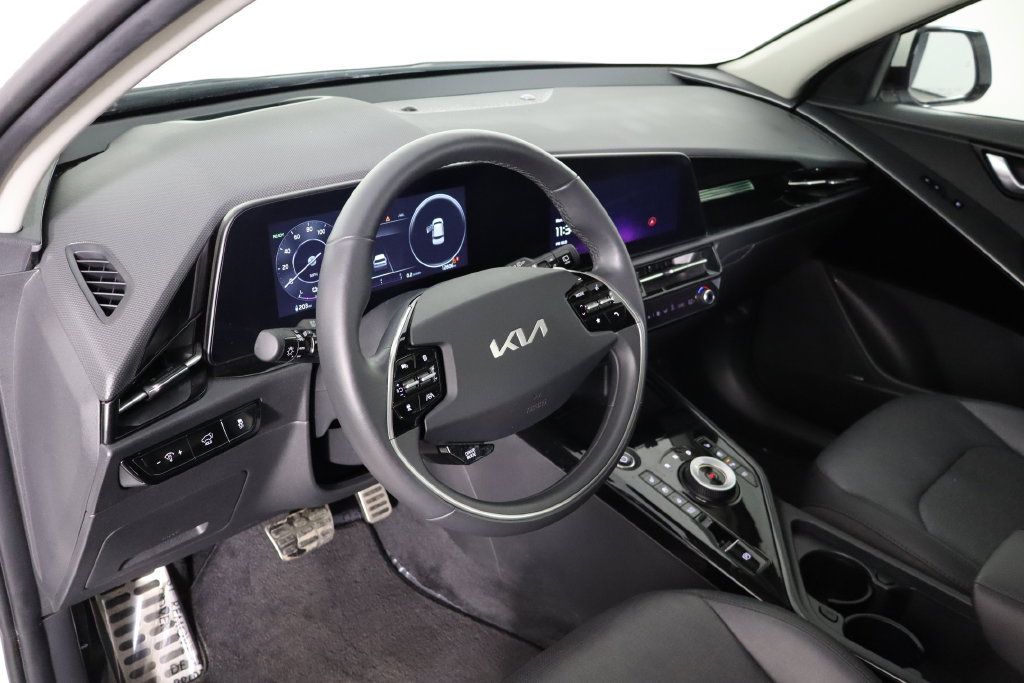 Used 2023 Kia Niro Wave w/ Wave Preserve Package FWD image 28