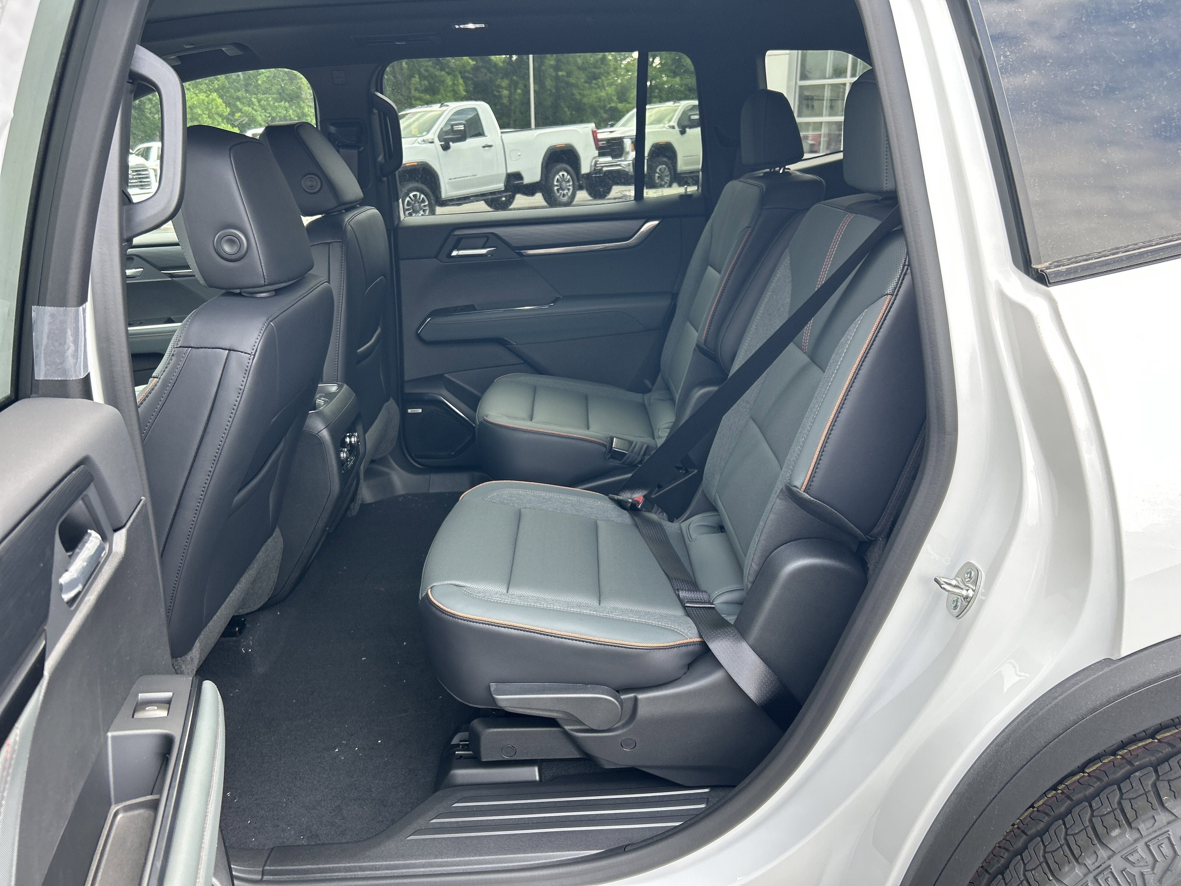 New 2026 GMC Acadia AT4 w/ Luxury Package AWD/4WD image 27