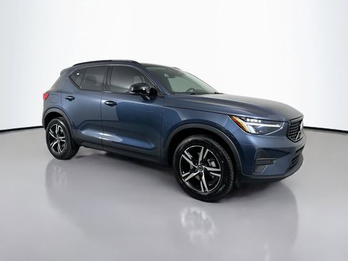 New 2026 Volvo XC40 B5 Core AWD/4WD image 3