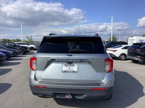 Used 2020 Ford Explorer XLT w/ Comfort Package image 6