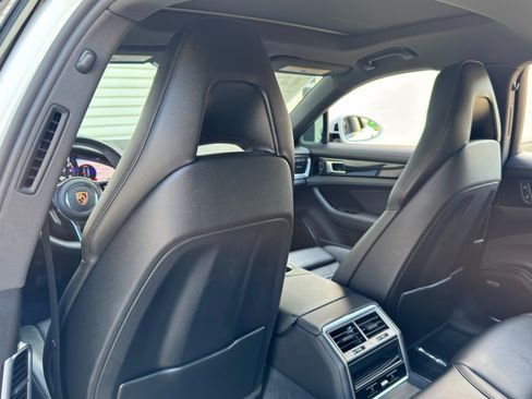 Used 2019 Porsche Panamera RWD image 34