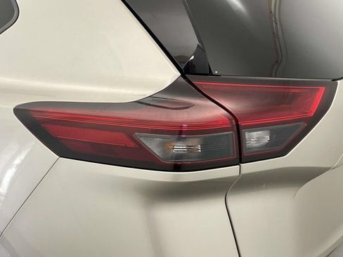 Used 2022 Nissan Rogue SL AWD/4WD image 16