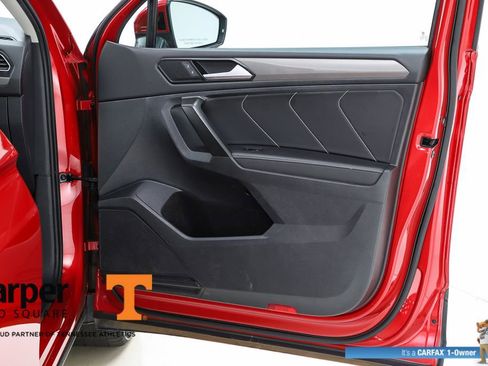 Used 2022 Volkswagen Tiguan SE image 32