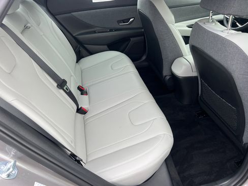 Certified 2023 Hyundai Elantra Limited FWD image 16