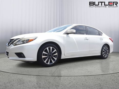 Used 2016 Nissan Altima 2.5 SL w/ 2.5 Technology w/LED Package FWD image 1