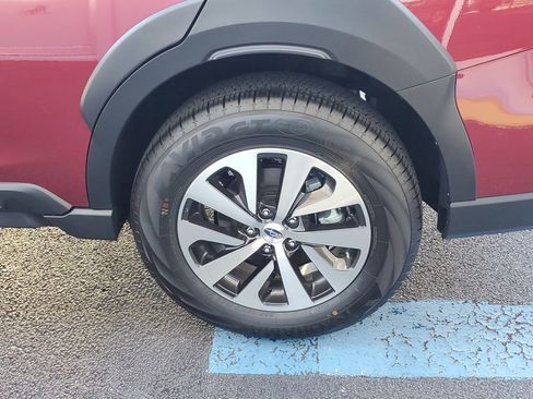 Used 2025 Subaru Outback Premium AWD/4WD image 3