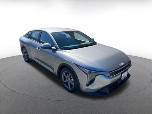 Used 2025 Kia K4 LXS image 1