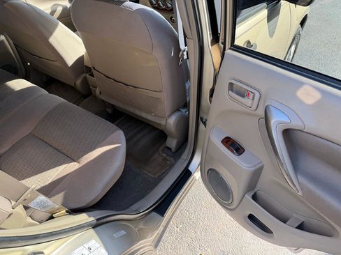 Used 2004 Toyota RAV4 2WD image 23