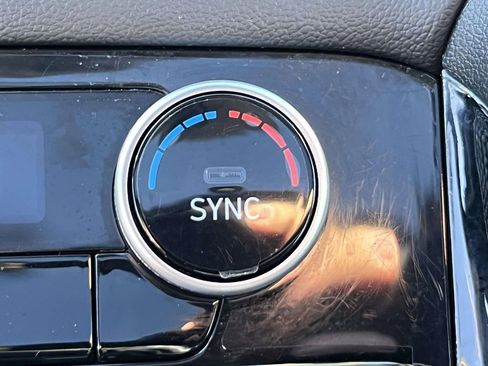 Used 2024 Hyundai Elantra SEL w/ Convenience Package image 39