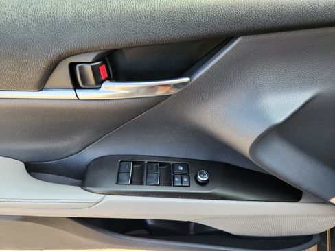 Used 2022 Toyota Camry XLE w/ Navigation Package FWD image 18