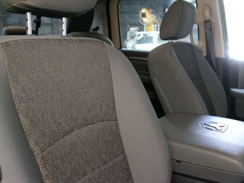 Used 2019 RAM 1500 Classic SLT w/ Black Appearance Group AWD/4WD image 10
