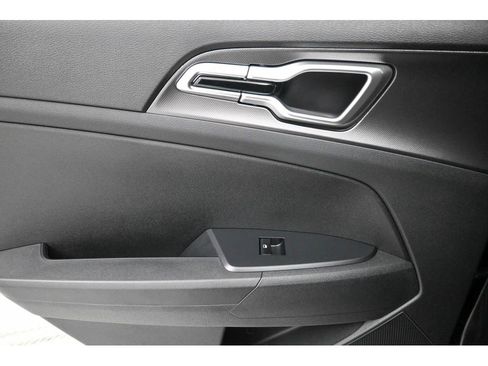 New 2026 Kia Sportage LX image 11