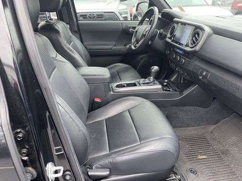Used 2022 Toyota Tacoma TRD Sport image 45