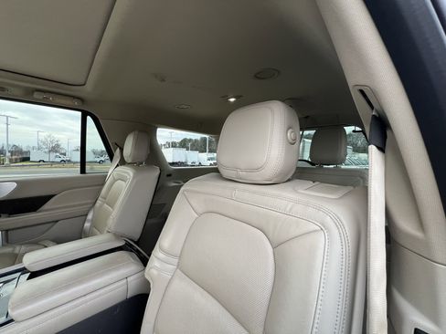 Used 2020 Lincoln Navigator Reserve w/ Luxury Package image 26