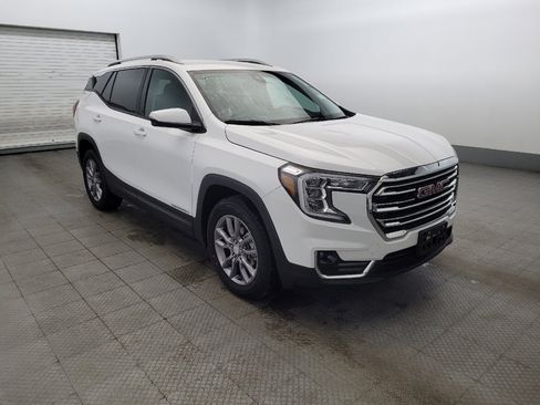 Used 2024 GMC Terrain SLT image 13