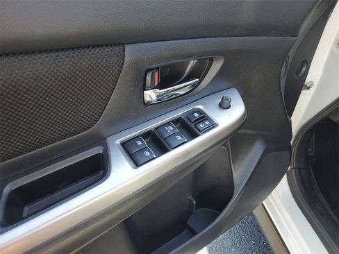 Used 2017 Subaru Crosstrek 2.0i Premium w/ Moonroof Package image 19