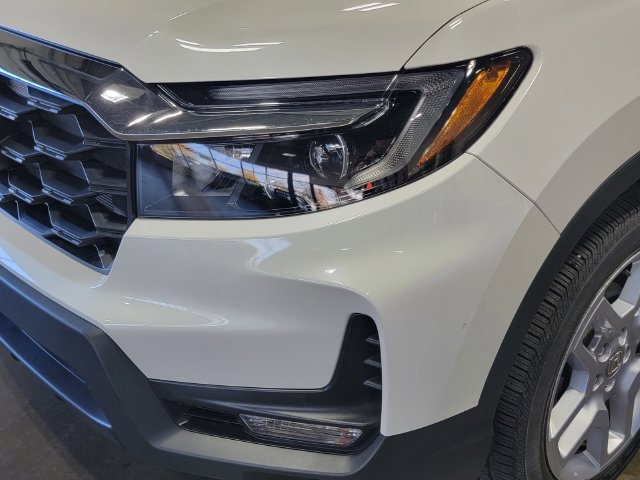 Certified 2025 Honda Passport EX-L image 8