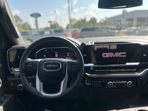 Used 2025 GMC Sierra 2500 SLE w/ SLE Value Package; AWD/4WD image 12