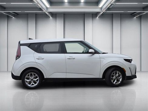 Certified 2023 Kia Soul LX w/ LX Technology Package image 3