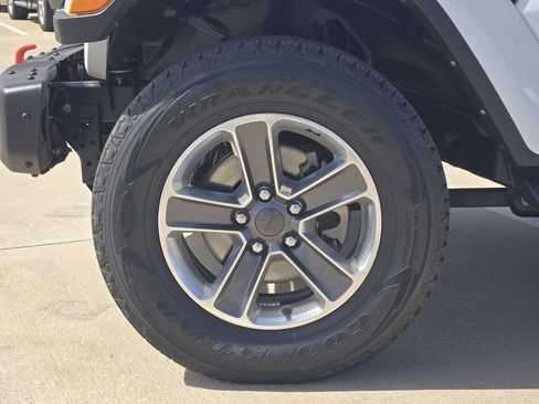 Used 2021 Jeep Wrangler Unlimited Sahara image 13