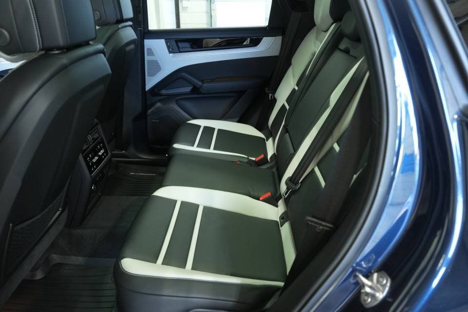 Certified 2026 Porsche Cayenne AWD/4WD image 27