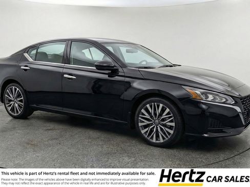 Used 2025 Nissan Altima 2.5 SV image 1