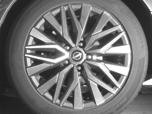 Used 2025 Nissan Altima 2.5 SV FWD image 14