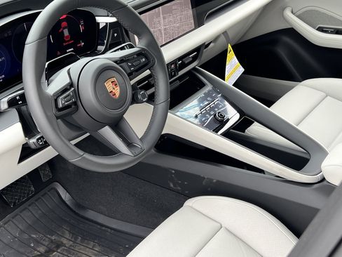 New 2026 Porsche Macan 4 Electric image 4