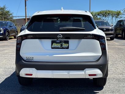 New 2025 Nissan Kicks SV w/ Interior Electronics Package