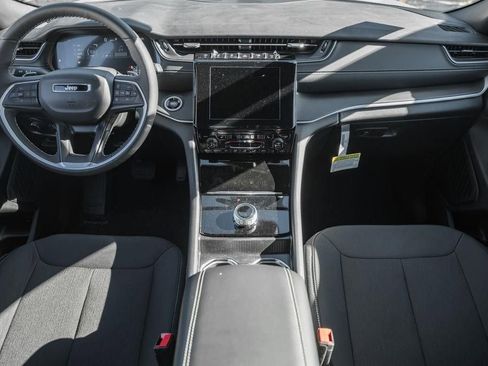 New 2025 Jeep Grand Cherokee Laredo X w/ Luxury Tech Group I image 19