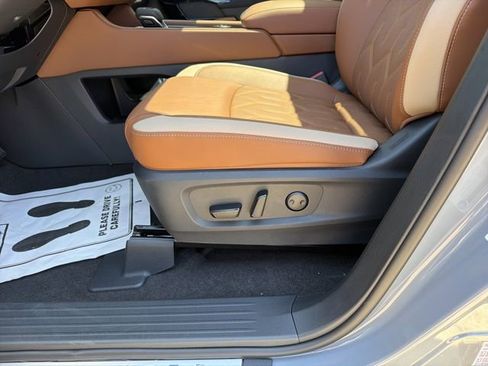 New 2026 Nissan Pathfinder Platinum AWD/4WD image 10