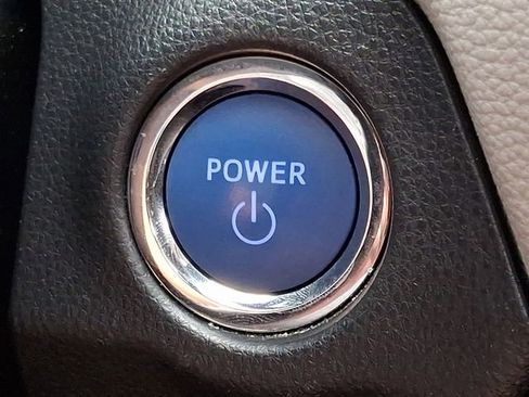 Used 2020 Toyota RAV4 XLE w/ Convenience Package image 23