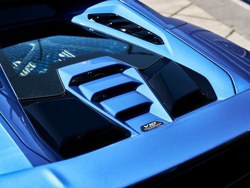 Used 2024 Lamborghini Huracan Tecnica image 13