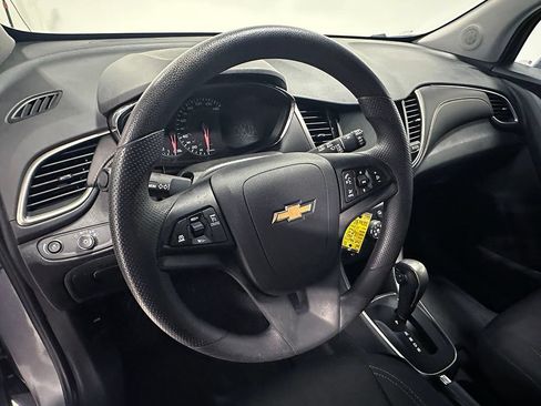 Used 2020 Chevrolet Trax LT FWD image 19