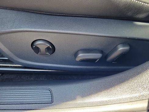Certified 2024 Volkswagen Jetta SE w/ Panoramic Sunroof Package FWD image 18