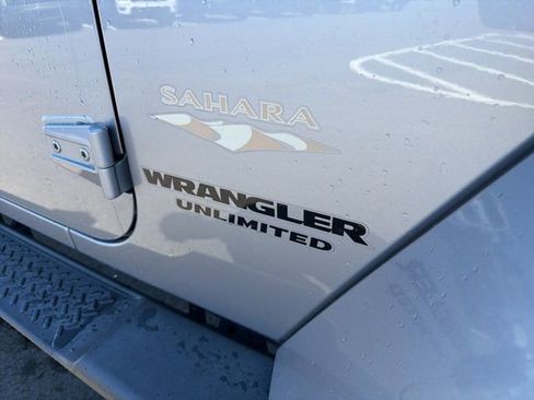 Used 2014 Jeep Wrangler Unlimited Sahara w/ Connectivity Group AWD/4WD image 4
