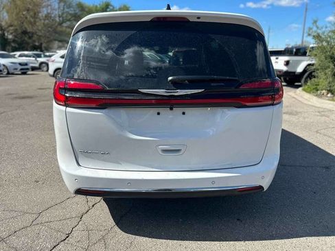Used 2026 Chrysler Pacifica Select FWD image 6