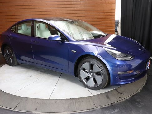 Used 2022 Tesla Model 3 Standard Range image 15