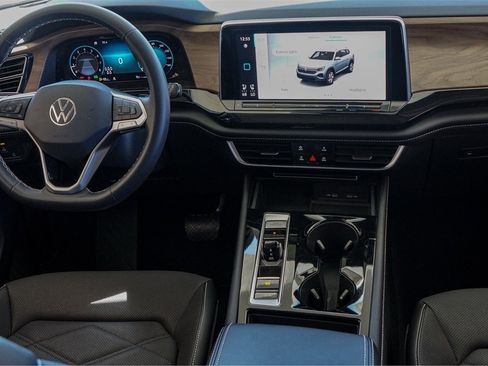 New 2024 Volkswagen Atlas SE image 26