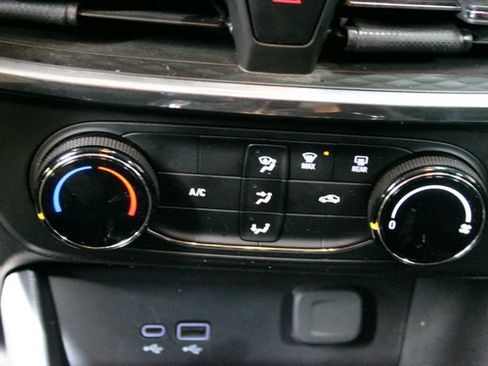 Used 2024 Buick Encore GX Preferred FWD image 25