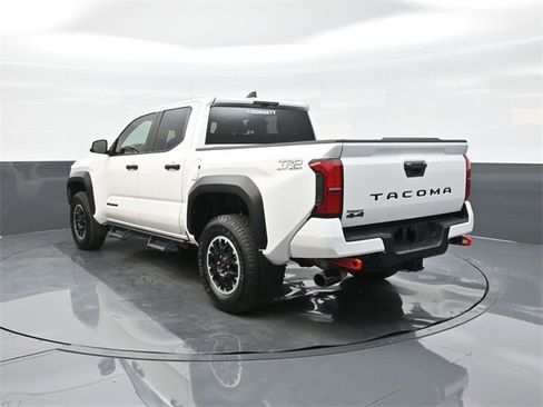 Used 2024 Toyota Tacoma TRD Off-Road image 8