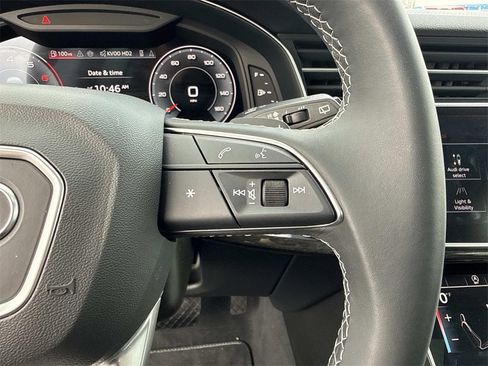 Used 2025 Audi Q8 Premium image 16