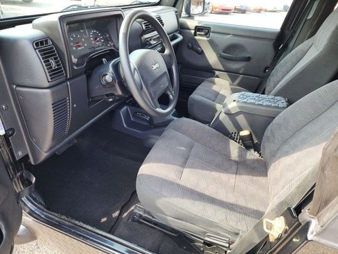 Used 2004 Jeep Wrangler 4WD image 3