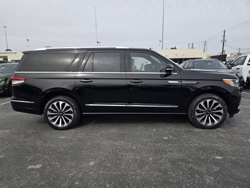 Used 2023 Lincoln Navigator L Reserve image 4