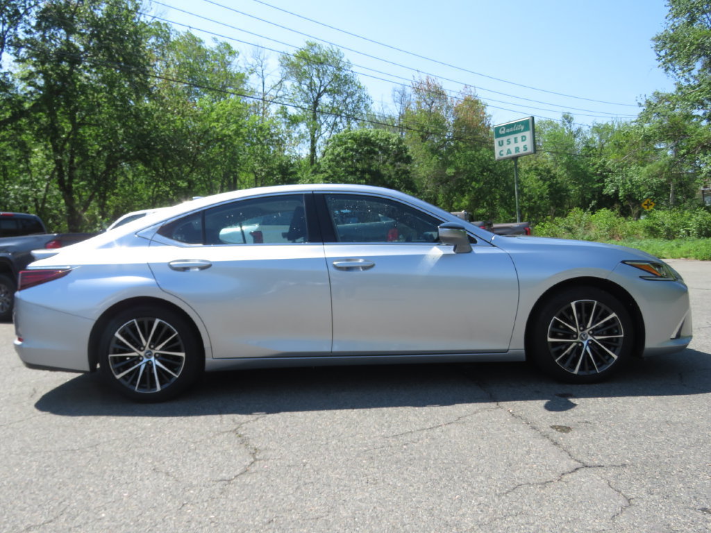 Used 2024 Lexus ES 350 w/ Premium Package FWD image 4