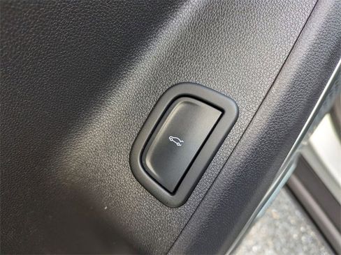 Used 2024 GMC Acadia Elevation image 22