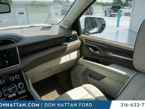 Used 2024 GMC Yukon XL Denali AWD/4WD image 15