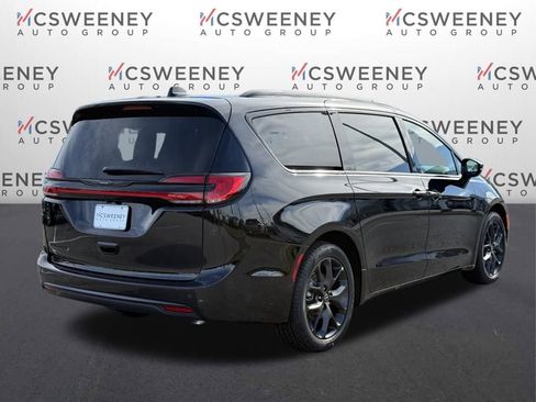 New 2026 Chrysler Pacifica Select w/ S Appearance Package image 5