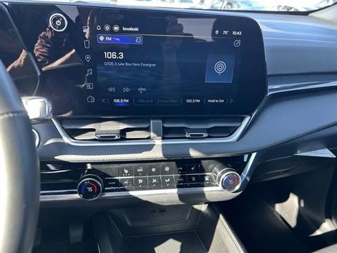 Used 2025 Chevrolet Equinox LT w/ Convenience Package II image 17